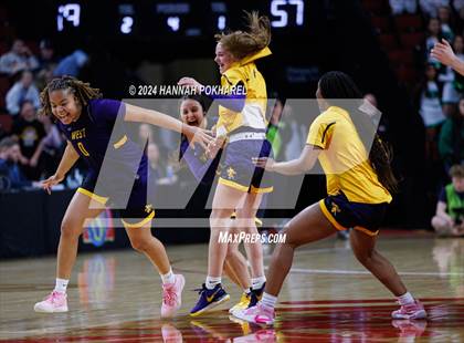 Thumbnail 2 in Lincoln Southwest vs. Bellevue West (NSAA Class A Semifinal) photogallery.
