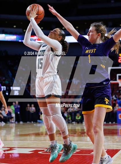 Thumbnail 2 in Lincoln Southwest vs. Bellevue West (NSAA Class A Semifinal) photogallery.