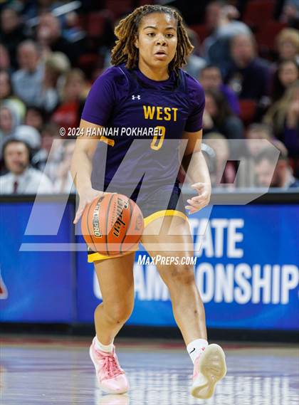 Thumbnail 2 in Lincoln Southwest vs. Bellevue West (NSAA Class A Semifinal) photogallery.