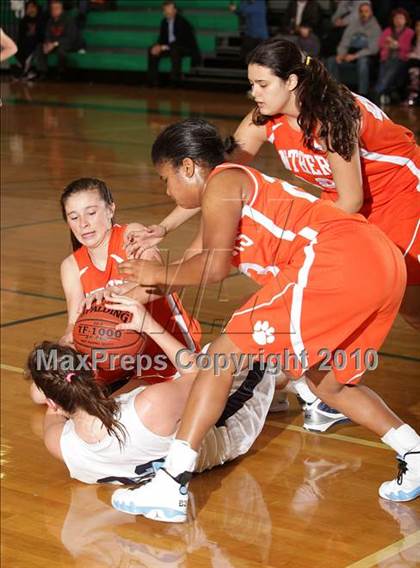 Thumbnail 3 in Poly vs. Pilibos (Providence Tournmanent) photogallery.
