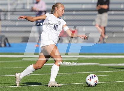 Thumbnail 1 in Sacred Heart-Griffin vs. Quincy Notre Dame (IHSA 1A Sectional Final) photogallery.