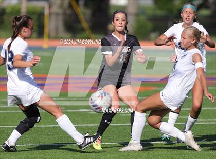 Thumbnail 2 in Sacred Heart-Griffin vs. Quincy Notre Dame (IHSA 1A Sectional Final) photogallery.
