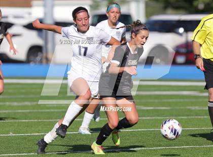 Thumbnail 3 in Sacred Heart-Griffin vs. Quincy Notre Dame (IHSA 1A Sectional Final) photogallery.