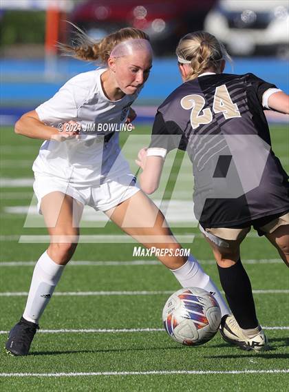 Thumbnail 1 in Sacred Heart-Griffin vs. Quincy Notre Dame (IHSA 1A Sectional Final) photogallery.