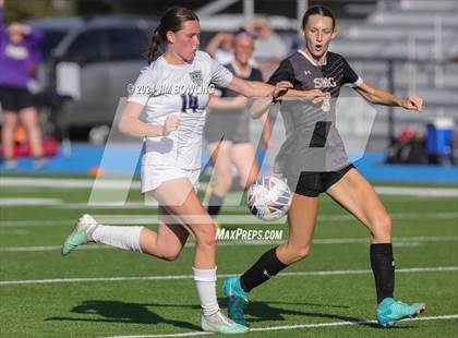 Thumbnail 1 in Sacred Heart-Griffin vs. Quincy Notre Dame (IHSA 1A Sectional Final) photogallery.