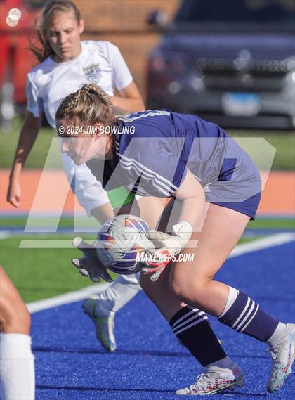 Thumbnail 1 in Sacred Heart-Griffin vs. Quincy Notre Dame (IHSA 1A Sectional Final) photogallery.