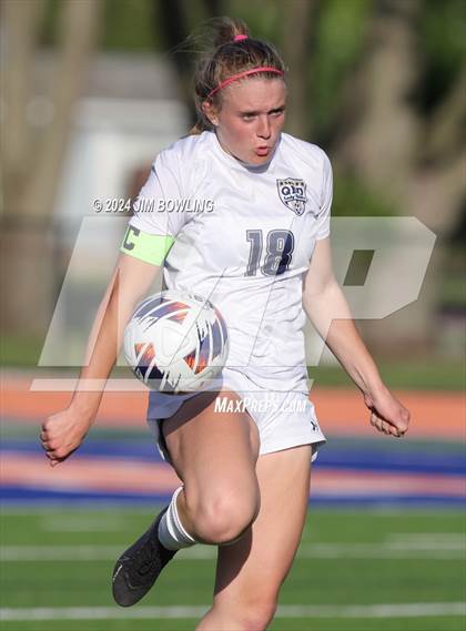 Thumbnail 2 in Sacred Heart-Griffin vs. Quincy Notre Dame (IHSA 1A Sectional Final) photogallery.