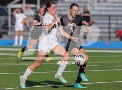 Thumbnail 2 in Sacred Heart-Griffin vs. Quincy Notre Dame (IHSA 1A Sectional Final) photogallery.