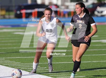 Thumbnail 1 in Sacred Heart-Griffin vs. Quincy Notre Dame (IHSA 1A Sectional Final) photogallery.