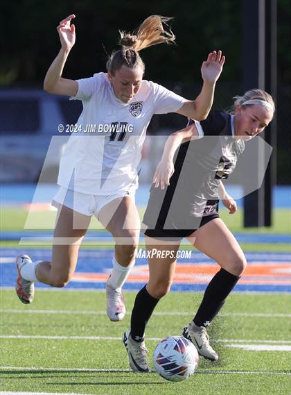 Thumbnail 1 in Sacred Heart-Griffin vs. Quincy Notre Dame (IHSA 1A Sectional Final) photogallery.