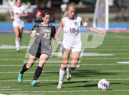 Thumbnail 3 in Sacred Heart-Griffin vs. Quincy Notre Dame (IHSA 1A Sectional Final) photogallery.