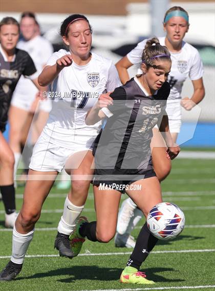 Thumbnail 2 in Sacred Heart-Griffin vs. Quincy Notre Dame (IHSA 1A Sectional Final) photogallery.