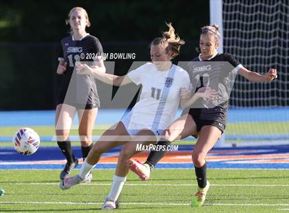 Thumbnail 1 in Sacred Heart-Griffin vs. Quincy Notre Dame (IHSA 1A Sectional Final) photogallery.