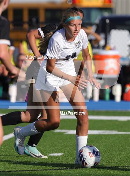 Thumbnail 2 in Sacred Heart-Griffin vs. Quincy Notre Dame (IHSA 1A Sectional Final) photogallery.