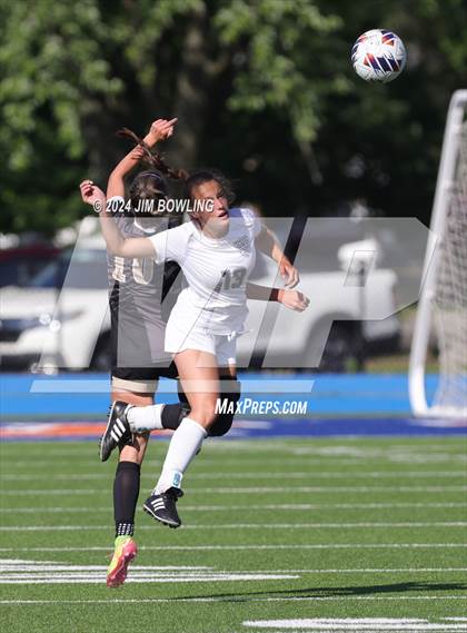 Thumbnail 2 in Sacred Heart-Griffin vs. Quincy Notre Dame (IHSA 1A Sectional Final) photogallery.