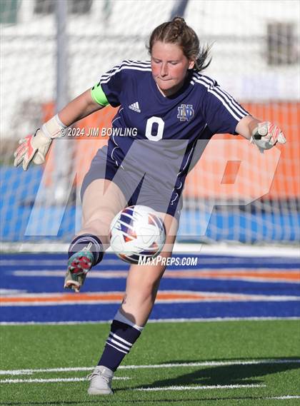Thumbnail 3 in Sacred Heart-Griffin vs. Quincy Notre Dame (IHSA 1A Sectional Final) photogallery.