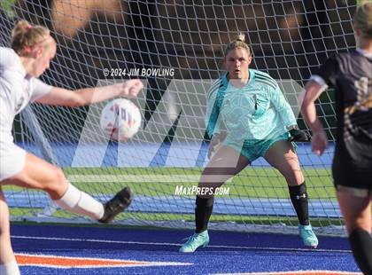 Thumbnail 1 in Sacred Heart-Griffin vs. Quincy Notre Dame (IHSA 1A Sectional Final) photogallery.