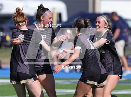 Thumbnail 2 in Sacred Heart-Griffin vs. Quincy Notre Dame (IHSA 1A Sectional Final) photogallery.