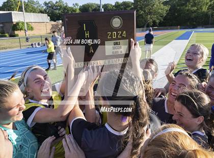 Thumbnail 1 in Sacred Heart-Griffin vs. Quincy Notre Dame (IHSA 1A Sectional Final) photogallery.
