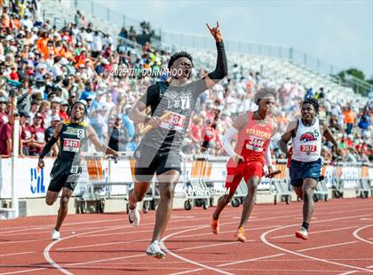 Thumbnail 3 in UIL 4A Boys Track & Field Finals photogallery.