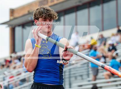 Thumbnail 3 in UIL 4A Boys Track & Field Finals photogallery.