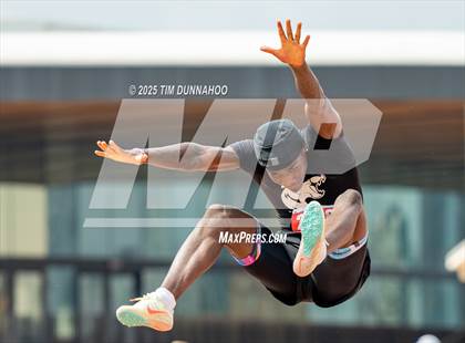 Thumbnail 3 in UIL 4A Boys Track & Field Finals photogallery.