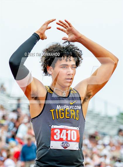 Thumbnail 1 in UIL 4A Boys Track & Field Finals photogallery.