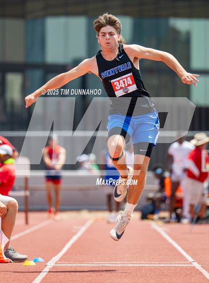 Thumbnail 2 in UIL 4A Boys Track & Field Finals photogallery.