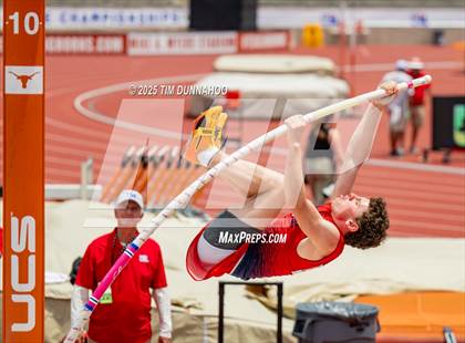 Thumbnail 2 in UIL 4A Boys Track & Field Finals photogallery.