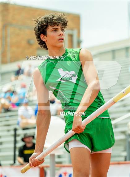 Thumbnail 2 in UIL 4A Boys Track & Field Finals photogallery.