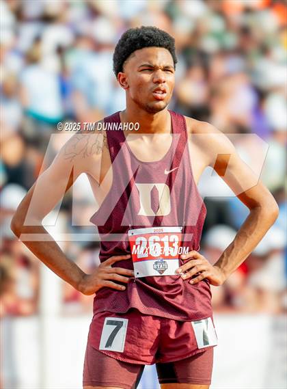 Thumbnail 3 in UIL 4A Boys Track & Field Finals photogallery.