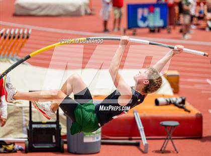 Thumbnail 2 in UIL 4A Boys Track & Field Finals photogallery.
