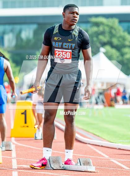Thumbnail 1 in UIL 4A Boys Track & Field Finals photogallery.