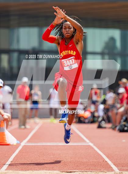 Thumbnail 2 in UIL 4A Boys Track & Field Finals photogallery.