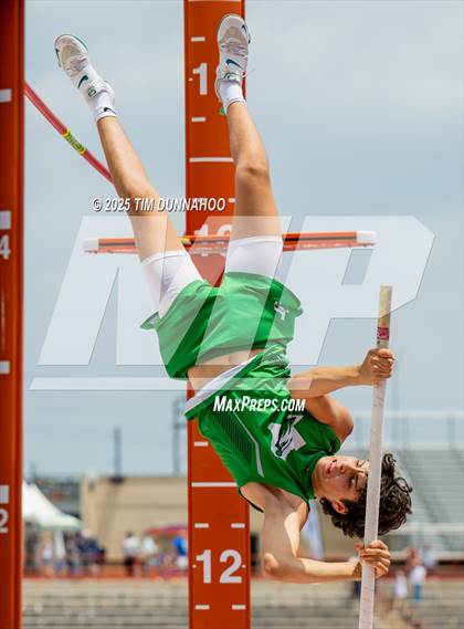 Thumbnail 2 in UIL 4A Boys Track & Field Finals photogallery.