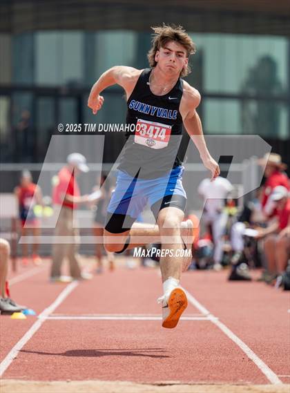 Thumbnail 1 in UIL 4A Boys Track & Field Finals photogallery.
