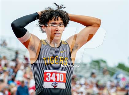 Thumbnail 2 in UIL 4A Boys Track & Field Finals photogallery.