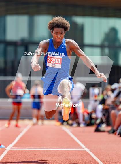 Thumbnail 3 in UIL 4A Boys Track & Field Finals photogallery.