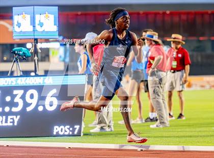 Thumbnail 3 in UIL 4A Boys Track & Field Finals photogallery.