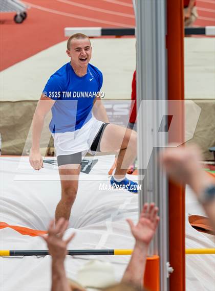 Thumbnail 3 in UIL 4A Boys Track & Field Finals photogallery.