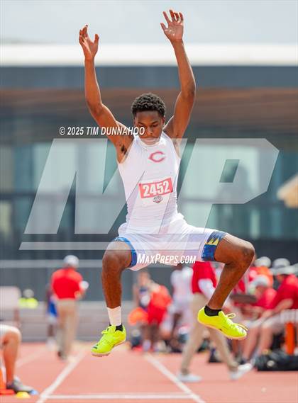 Thumbnail 2 in UIL 4A Boys Track & Field Finals photogallery.