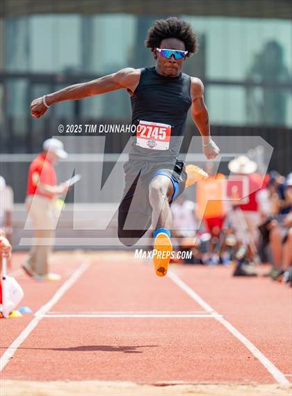 Thumbnail 1 in UIL 4A Boys Track & Field Finals photogallery.
