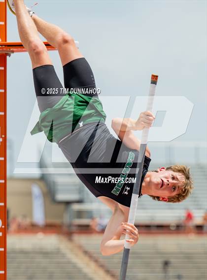 Thumbnail 2 in UIL 4A Boys Track & Field Finals photogallery.