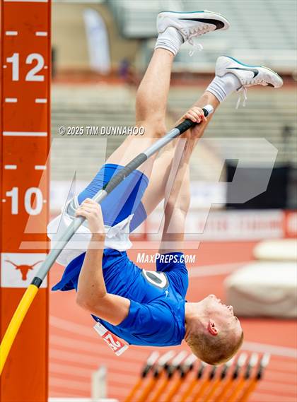 Thumbnail 1 in UIL 4A Boys Track & Field Finals photogallery.