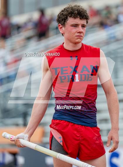 Thumbnail 1 in UIL 4A Boys Track & Field Finals photogallery.