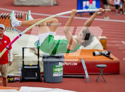 Thumbnail 2 in UIL 4A Boys Track & Field Finals photogallery.