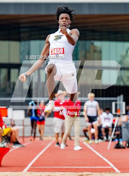 Thumbnail 1 in UIL 4A Boys Track & Field Finals photogallery.