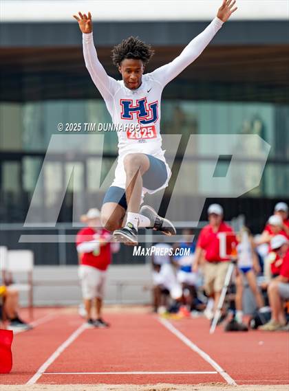 Thumbnail 3 in UIL 4A Boys Track & Field Finals photogallery.