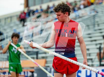 Thumbnail 2 in UIL 4A Boys Track & Field Finals photogallery.