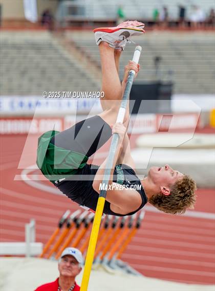 Thumbnail 1 in UIL 4A Boys Track & Field Finals photogallery.